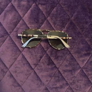 Quay like new leopard rim polarized high profile can’t find anymore!